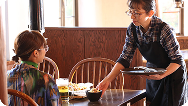 “店舗スタッフ配膳